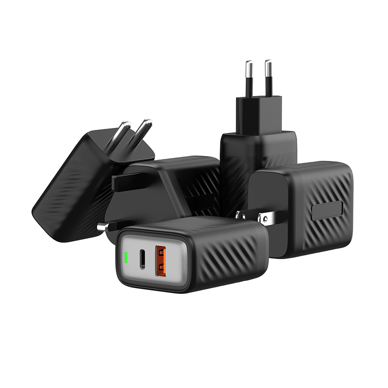 PD20W USBA+USBC 多国旅行充电器
