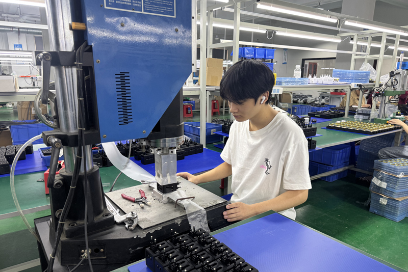 DIP组装生产车间