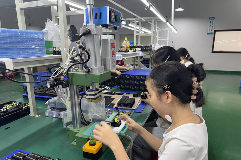 DIP组装生产车间